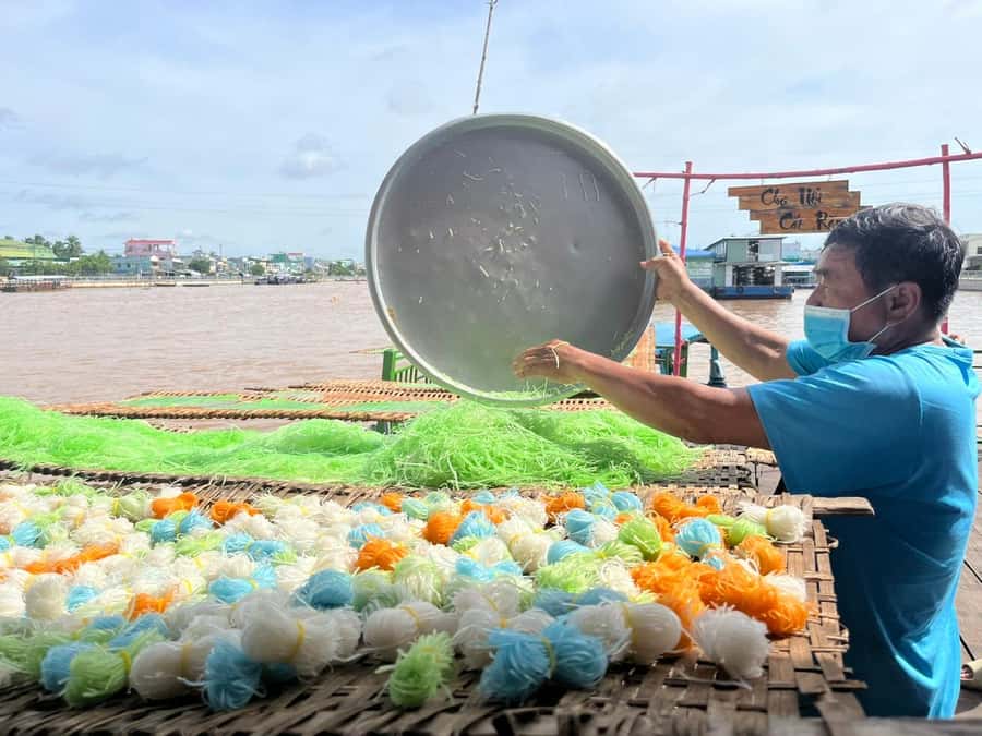 1 Day Mekong Tour: Cai Rang Floating Market & MyTho-Ben Tre - Pineapple and fruit snacks: easy wins in the middle of the day