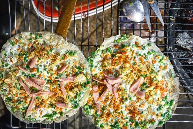 12 Tasting Street Food & Sightseeing By Scooter with Student - Stop 1 at 86 Mạc Đĩnh Chi: pho to get the night going