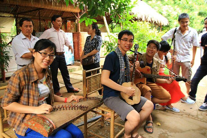 3D2N Mekong - Floating Market - Chau Doc - Boat To Phnom Penh - Chau Doc: floating village boats, fish farms, and Cham weaving