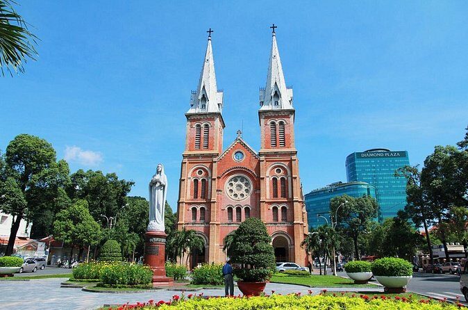 Afternoon Half-Day Introduction to Saigon Tour - Ben Thanh Market: souvenir time without getting lost