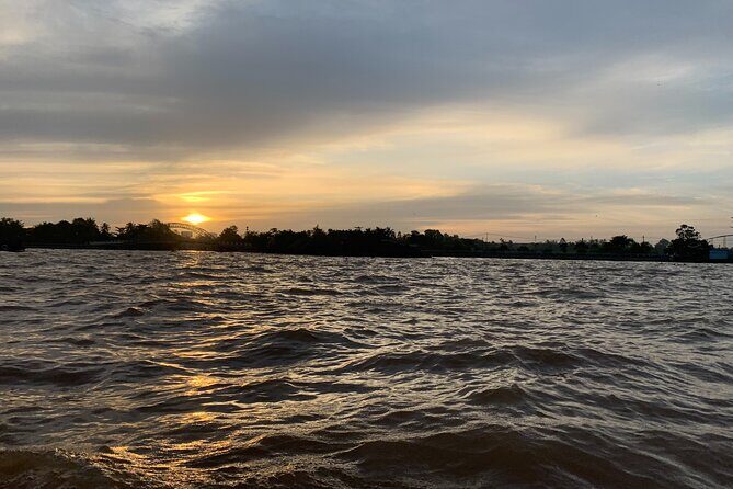 Cai Rang floating market, see sunrise, CaCao orchard, small canal - Sunrise at Sông Cần Thơ: why this start time matters