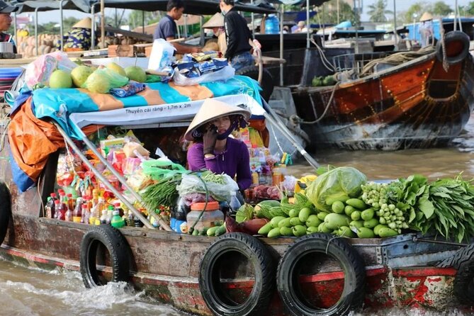 Cai Rang Floating Market Tour -Amazing Can Tho - Stop 2: Rice noodle factory and the crispy rice noodle pizza