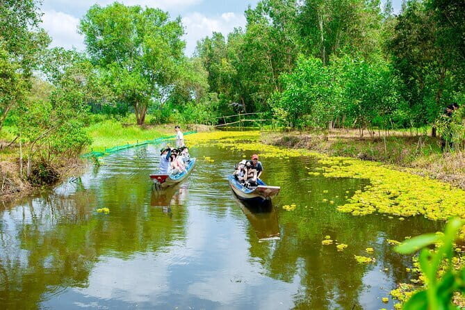 Can Tho Bike Tour in Mekong Delta - Giàn Gừa heritage tree and the temple pass: context that makes the photos better