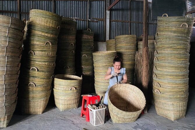 Can Tho: Explore Craft Village & Lung Ngoc Hoang Nature Reserve - A traditional sampan ride through mangroves and canals