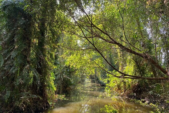 Can Tho: Explore Craft Village & Lung Ngoc Hoang Nature Reserve - Ngã Bảy bamboo craft village: weaving you can actually do