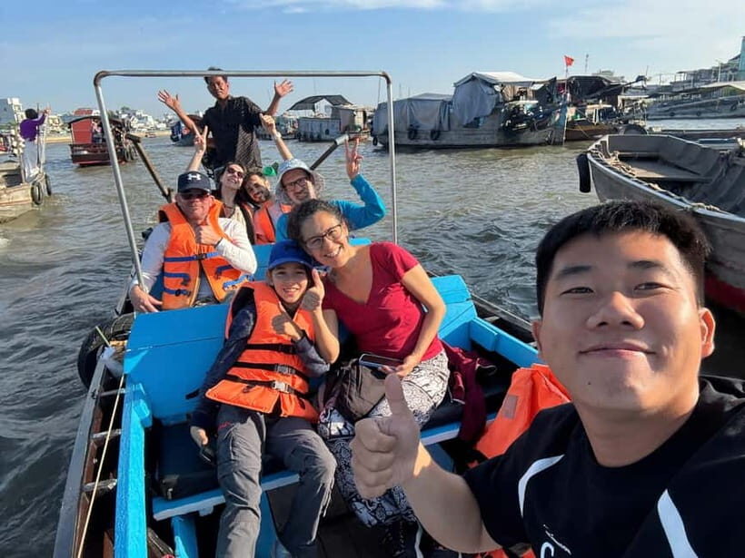 Can Tho: Floating Market, Cacao & Canals with French Guide - Deeper into the Delta: pineapple, narrow canals, and mango-green mangroves