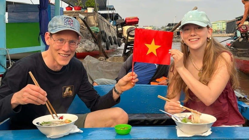 Can Tho: Floating Market explore local life, Mekong farm - The pineapple fruit and the vendor chats (the best kind of “tour”)