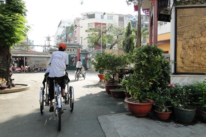 Chinatown Cyclo Journey Half-day Tour - Entering Chợ Lớn at the Lady Thien Hau Temple (Ba Thien Hau)