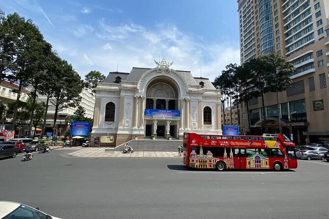 City Sightseeing Saigon Bus Tour - Hop-on hop-off strategy for a first timer: make time work