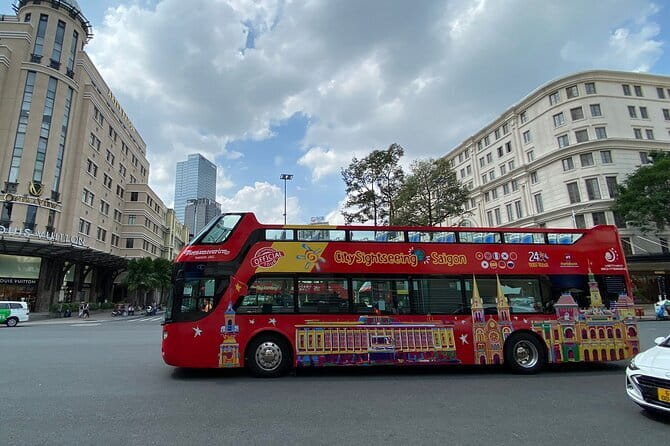 City Sightseeing Saigon Bus Tour - Two color routes: Red vs Blue and how to avoid start-point confusion