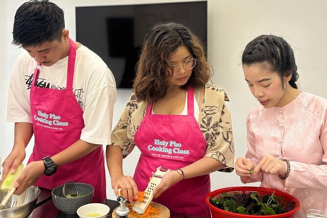 Cook 4 Local Vietnamese Dishes In Pink-themed Class & Market Tour - Your own station in a renovated studio: how the format avoids chaos