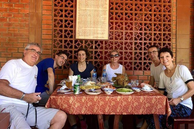 Cu Chi Tunnels and Mekong Delta 1 Day Full Day tour - Lunch at a Riverside Restaurant: Food You Can Use as a Reset