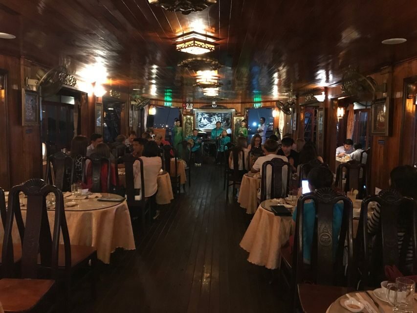Deluxe Dining Cruise by DeluxeGroupTours - Getting There: District 1 Pickup and the 210 Le Thanh Ton Meeting Point