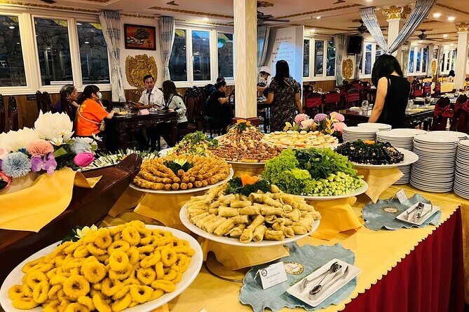 Dinner Cruise on Saigon River with Private Table - Service, Guides, and the Timing Reality of Saigon