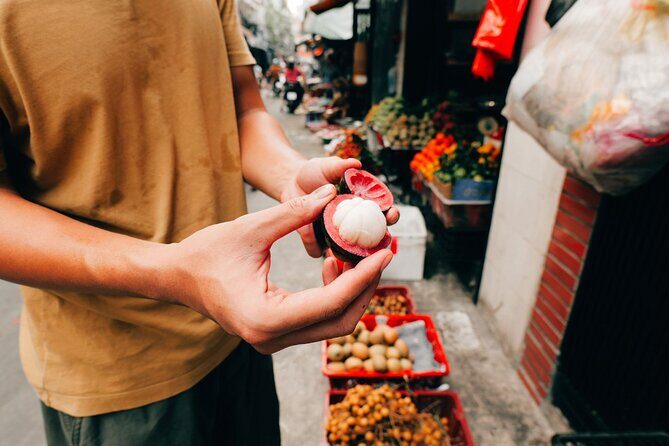 Early Riser Walk: Grandma Noodles, Cafe, Exotic Fruits & History - Key things you’ll notice fast