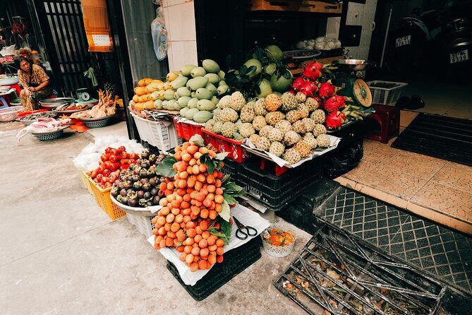 Early Riser Walk: Grandma Noodles, Cafe, Exotic Fruits & History - Vườn Chuối Market: fruit chaos that stays easy to follow