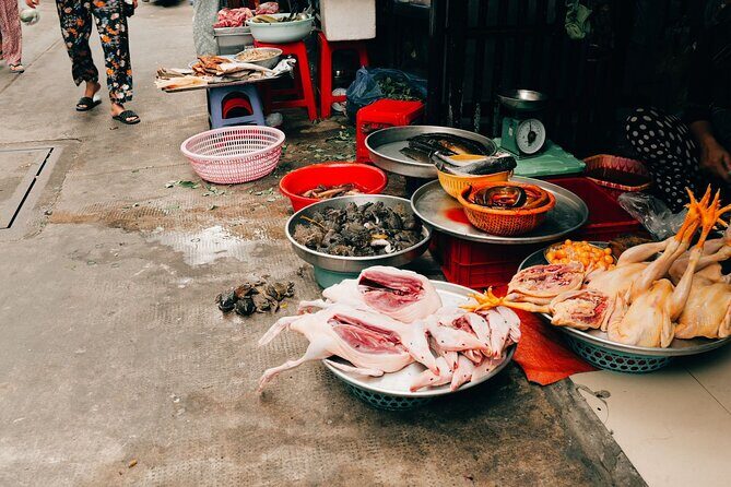 Early Riser Walk: Grandma Noodles, Cafe, Exotic Fruits & History - Nguyen Thien Thuật apartment blocks: history in layers