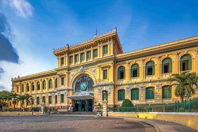 Essential Saigon Walking Tour: All Must-see - Saigon Opera House and the Municipal Power Scene
