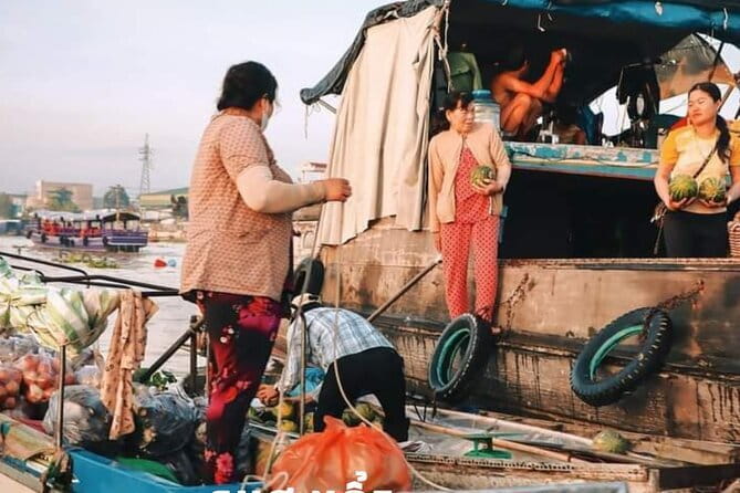 Explore Floating Market with Local People - Key highlights you’ll feel right away