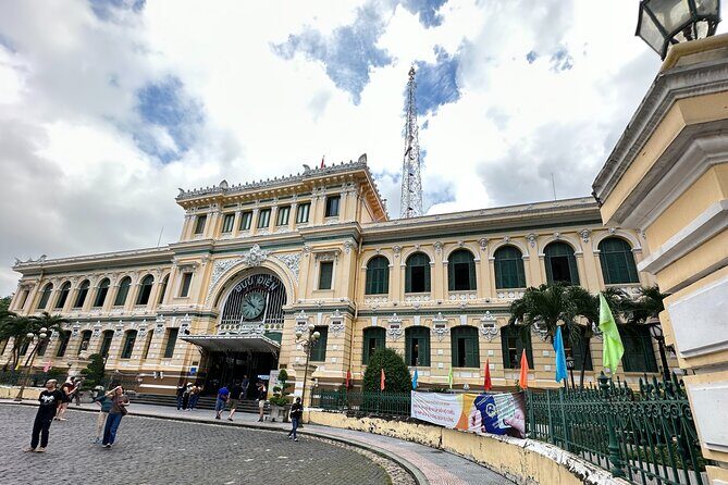 [Free E-sim] Half Day Guided Tour in Ho Chi Minh City - Independence Palace: The Presidency Story You Can Walk Through