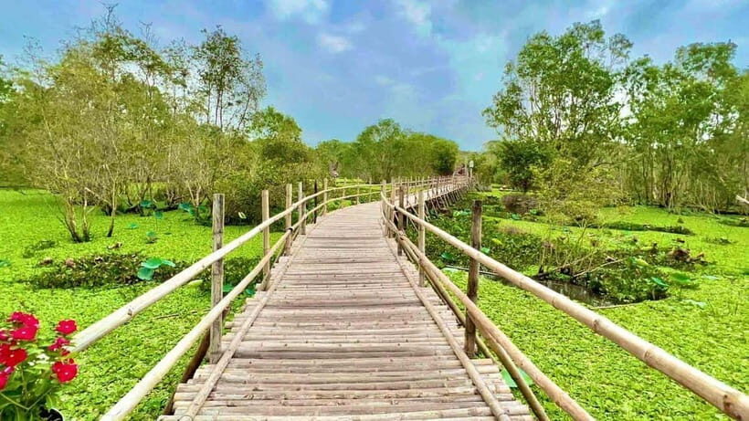 From Ho Chi Minh: 3-Day Mekong Tour&Cai Rang Floating Market - Day 2: Cai Rang Floating Market, Munir Ansay Pagoda, and Tra Su Forest Rowing