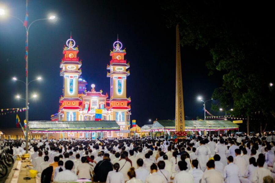 From Ho Chi Minh: Black Virgin Mount And Cao Dai Holy Mass - Up the cable car to the Bà Đen pagoda: first legends, first views