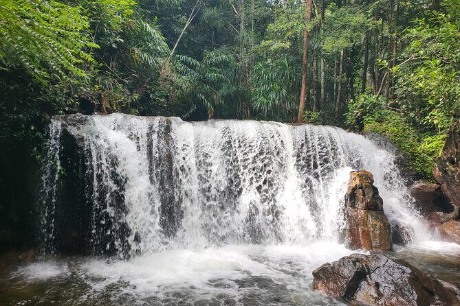 Full Day Private Tour Sightseeing to Phu Quoc with Licensed Guide - Dinh Cau Rock (Cau Temple): sea views and everyday faith