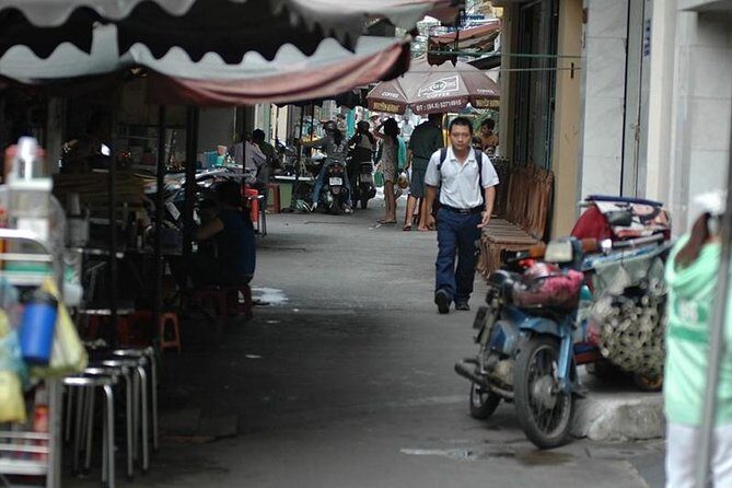 Half Day Walking Through Saigon Back Alley (Private tour) - Markets and neighborhood atmosphere (and why it feels more real)