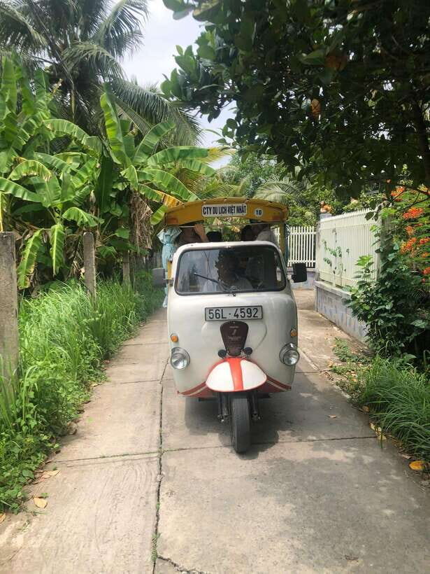 HCM: Mekong Delta Islands Boat & Tuk-Tuk Tour with Tastings - Traditional music and fruit tastings: the calm break you earn