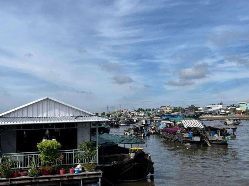 Ho Chi Minh: 1-Day Mekong Delta Tour-Floating Market & Islet - The switch: from floating market back toward Son Islet