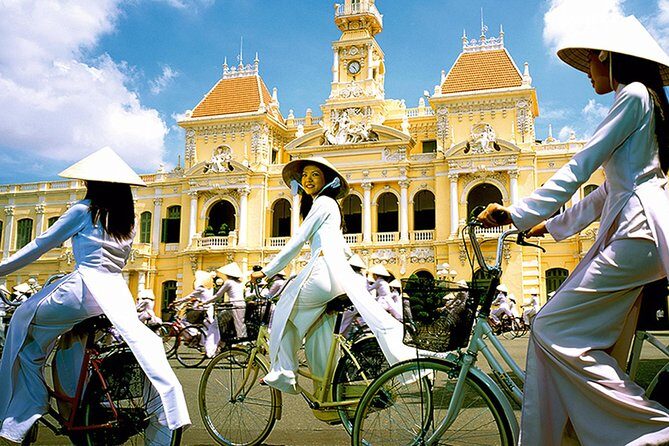 Ho Chi Minh City by Night - Dinner on River Junk - Timing That Helps You Avoid a Crowded Night