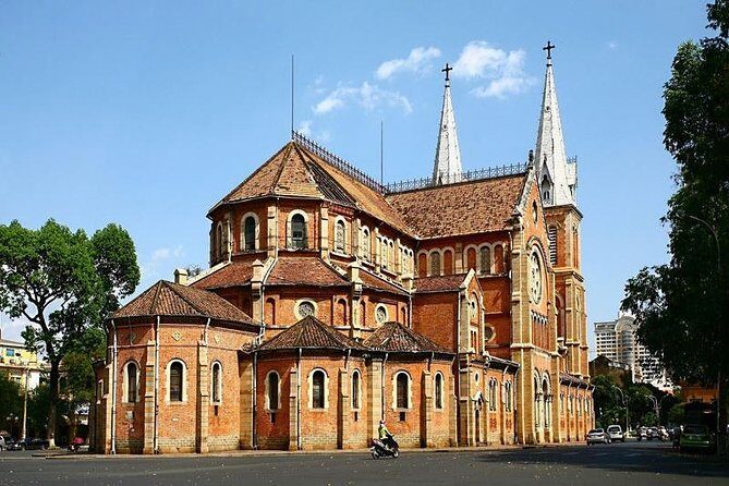 Ho Chi Minh City Half Day Afternoon - 6 Major Attractions - Your guide: why English clarity can make or break the afternoon
