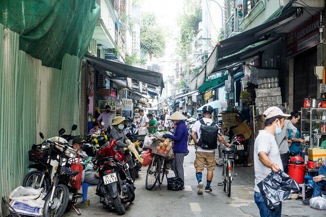 Ho Chi Minh City: Hidden Bunker & Vietnam War - Free Walking Tour - Stop 4: Tòa Tổng Giám Mục Sài Gòn (Oldest Building Energy)