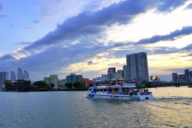 Ho Chi Minh City Lively Saigon River Sightseeing Cruise - Landmark 81 and Nguyễn Huệ: The Modern-Side Finale