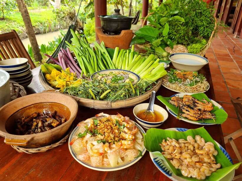 Ho Chi Minh City: Mekong Delta Day Trip with Lunch & Drinks - Ferries, island village life, and a glance at basa fish farming