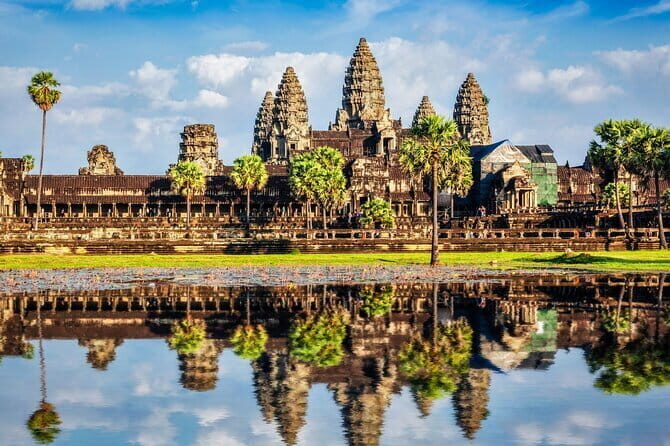 Ho Chi Minh City Private City Tour – History, Culture, Local Life - Chợ hoa and Chùa Văn Phát: Chinatown spirituality and local market texture