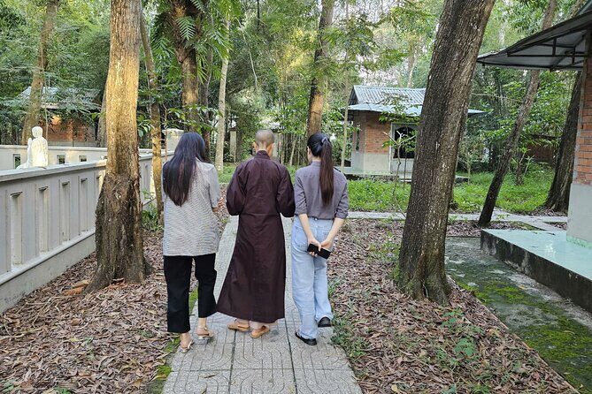 Ho Chi Minh city private tour guide - Nguyễn Huệ Street and the classic District 1 sights (Opera, Post Office, and more)