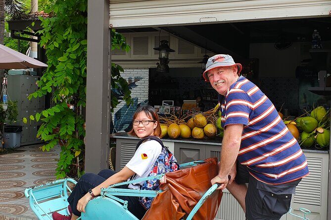 Ho Chi Minh City private walking tours with young local volunteers - Chợ Lớn in Quận 5: temples, pagodas, and the feel of Cantonese Saigon