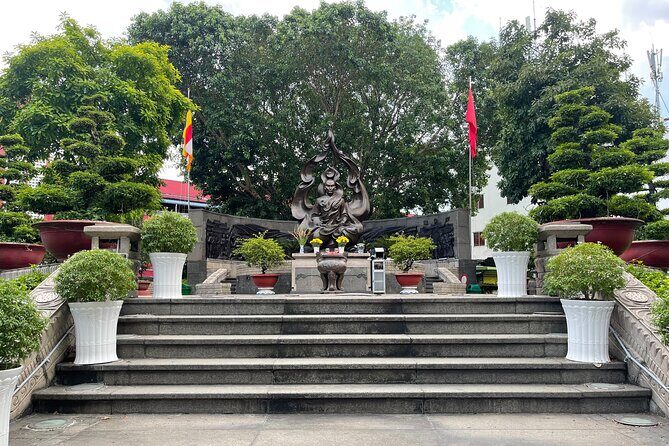 Ho Chi Minh City Sightseeing, midnight, Shopping tours by scooter - The sightseeing flow: from central Saigon to Thich Quang Duc