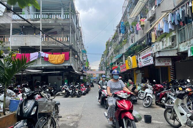 Ho Chi Minh City Sightseeing, midnight, Shopping tours by scooter - Shopping and markets by scooter: buying souvenirs without wasting time