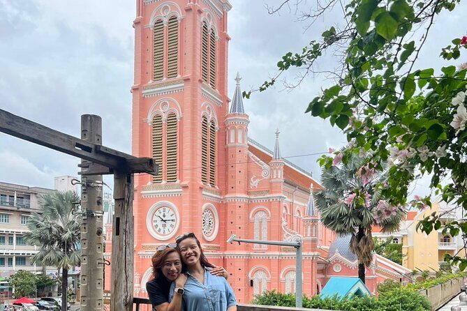 Ho Chi Minh City Sightseeing Panoramic Cyclo Private Tour - Saigon River views and Independence Palace: the big pivot of the city’s story