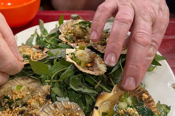 Ho Chi Minh City Sightseeing & Street Food Tasting Experience - Ho Thi Ky Food and Flower Market: Color, Snacks, and District 10 Energy