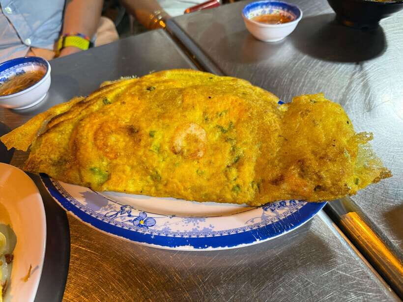 Ho Chi Minh City Street Food Private Tour With Female Guide - Two Ways to Eat: Luxury Restaurants or Truly Local Street Vendors