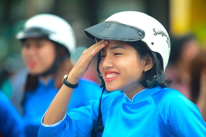 Ho Chi Minh City Tour by Motorbike with Female Riders | KissTour - Passing Independence Palace when your time is tight