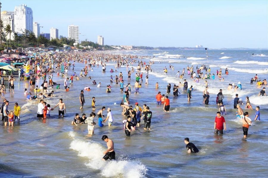Ho Chi Minh City: Vung Tau Day Trip tour - Vung Tau Beach time: your reward after the hill stops