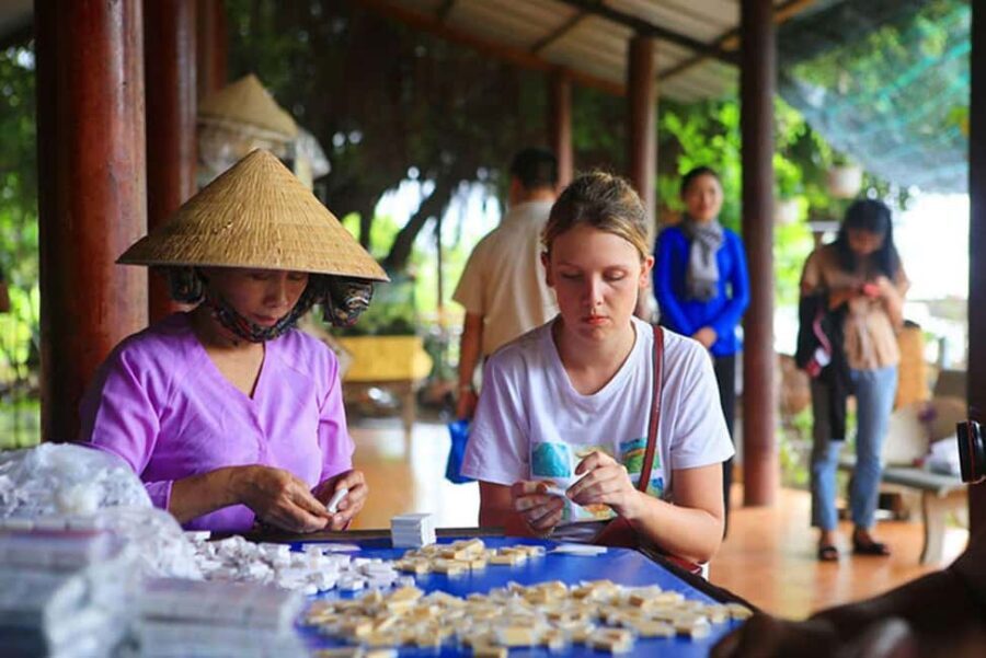 Ho Chi Minh Daily Tour: Full Day Mekong Delta (Private tour) - A hand-rowing sampan and lunch featuring elephant ear fish