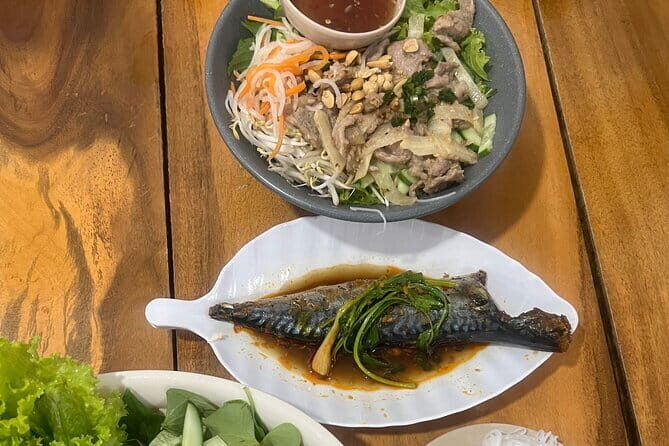 Ho Chi Minh Street Food & City Sights with Local Female Guide - The 4-Hour Flow: Districts, Timing, and How the Route Works