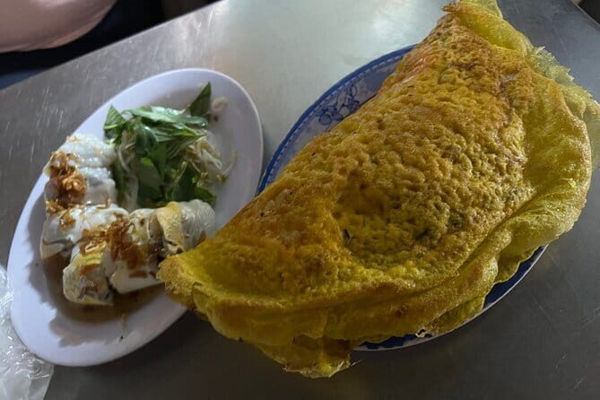 Ho Chi Minh Street Food & City Sights with Local Female Guide - Getting Picked Up in Districts 1, 3, and 4