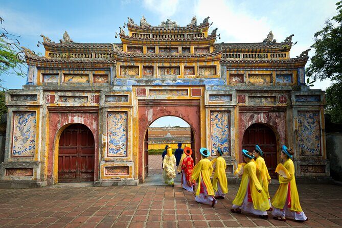 Images of Vietnam In 11 Days - Departure from Ho Chi Minh City - From Ho Chi Minh City to the Cu Chi Tunnels: Big History, Short Walks, Real Stops