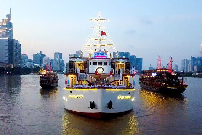 Indochina Queen Dinner Cruise on Saigon River - Indochina Queen on the Saigon River: the 7:00 pm rhythm